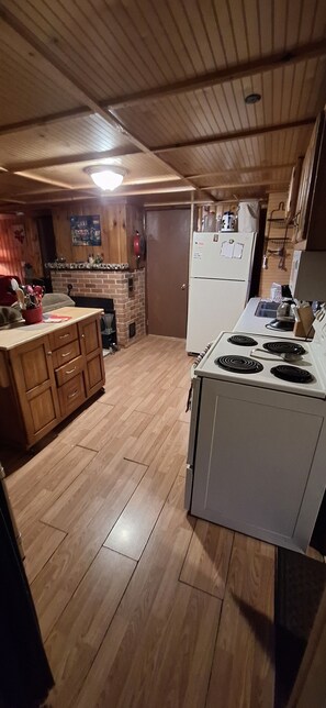 Full kitchen