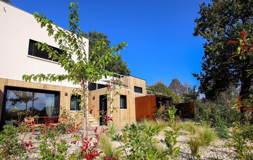 Stunning home in Suze la Rousse