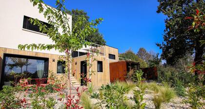 Stunning home in Suze la Rousse