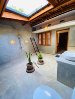 Artículos de tocador gratuitos, toallas, jabón, shampoo