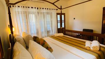 Deluxe Double Room, Ensuite | Egyptian cotton sheets, premium bedding, desk, laptop workspace