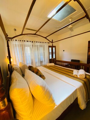 ห้องดีลักซ์ดับเบิล, ห้องน้ำในตัว | ผ้าปูที่นอนฝ้ายอียิปต์, เครื่องนอนระดับพรีเมียม, โต๊ะทำงาน