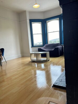 Interior - An ultra-convenient 2 bed 2 bath unit near CBD with River Derwent&mountain views (Sandy Bay)