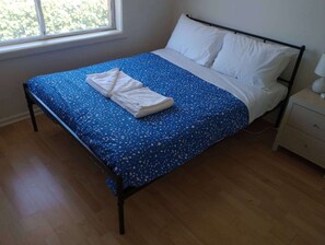 2 bedrooms, WiFi, bed sheets - An ultra-convenient 2 bed 2 bath unit near CBD with River Derwent&mountain views (Sandy Bay)