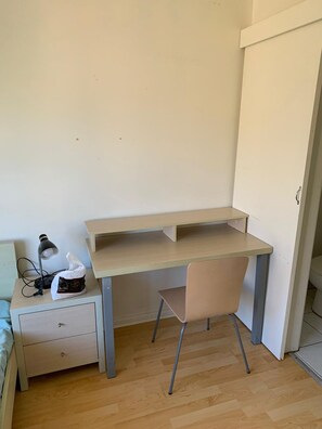 Interior - An ultra-convenient 2 bed 2 bath unit near CBD with River Derwent&mountain views (Sandy Bay)