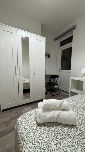 1 quarto, ferros/tábuas de passar roupa, Wi-Fi, roupa de cama