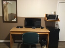 Habitación clásica doble, 2 camas dobles, no fumadores (Double Comfort) | Cortinas opacas, tabla de planchar con plancha, wifi gratis