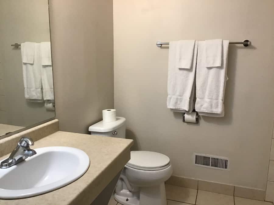 Chambre Double Classique, 2 lits doubles, non-fumeurs, balcon | Salle de bain
