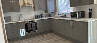 Tranquil Sheffield Retreat - 3 Bedroom House