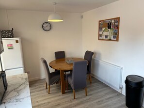 Dining - Tranquil Sheffield Retreat - 3 Bedroom House (Sheffield)