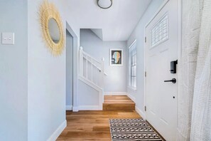 Interior - Pool, Firepit, Deck, BBQ, Game Room


 (Austin)