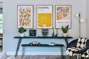 Interior - Pool, Firepit, Deck, BBQ, Game Room


 (Austin)