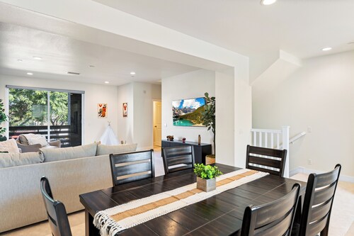 Family Disney Getaway - 4 bed 4 bath /w Pool - Sleeps up to 12!