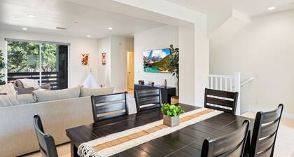 Family Disney Getaway - 4 bed 4 bath /w Pool - Sleeps up to 12!