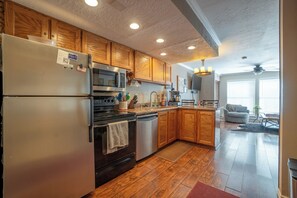 Fridge, microwave, oven, stovetop - Tranquil 2-bedroom condo in Brian Head with pool and sauna (Brian Head)