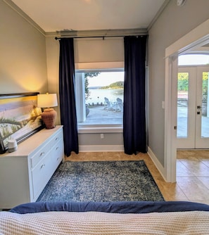 5 bedrooms, desk, iron/ironing board, WiFi - 900ft of water frontage: Private Spacious Luxury Waterfront Point @ Smith Lake! (Bremen)
