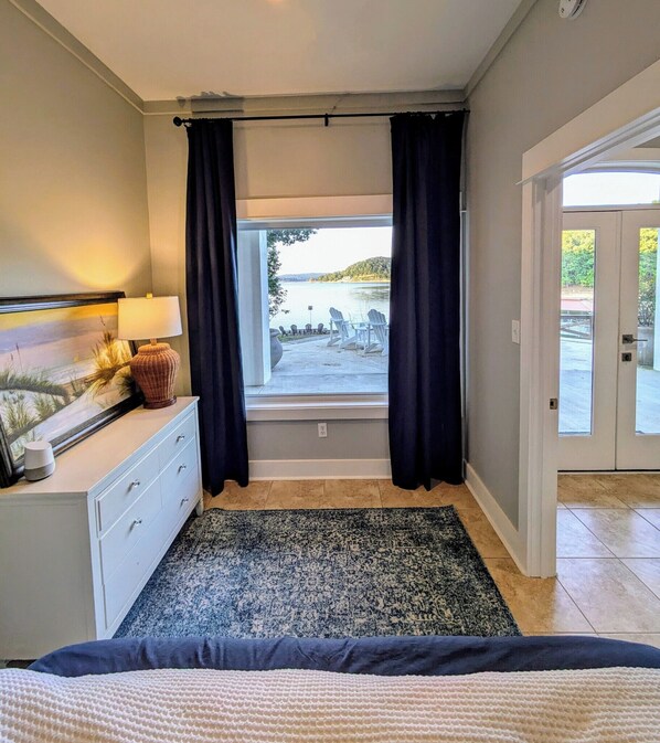5 habitaciones, escritorio, tabla de planchar con plancha y wifi