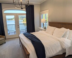 5 bedrooms, desk, iron/ironing board, WiFi