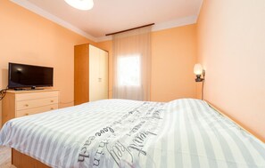 2 عدّة غرف نوم وواي فاي مجانًا وملاءات أسرّة