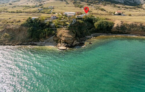 Lovely apartment in Pag with house sea view