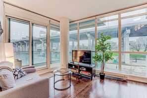 Exclusive Apartment, City View | Living area - The King's Nook Guest House (Toronto)