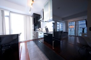 Executive Apartment, City View | Living area - The King's Nook Guest House (Toronto)