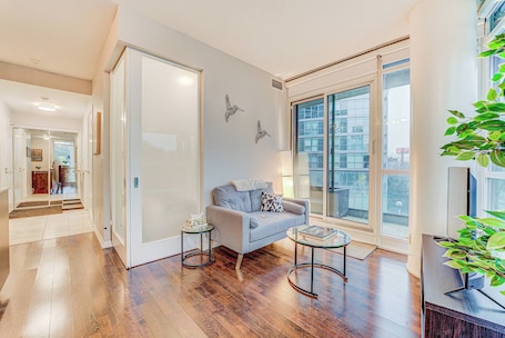 Exclusive Apartment, City View | Living area
