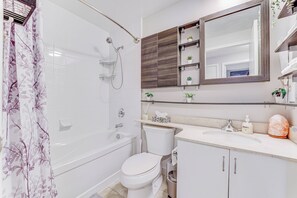 Exclusive Apartment, City View | Bathroom