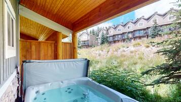 Bain à remous extérieur