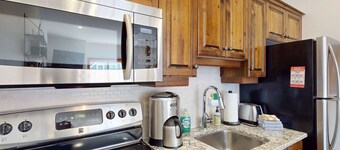 Rustic haven w/ dog & family-friendly layout w/ private hot tub - walk to dining