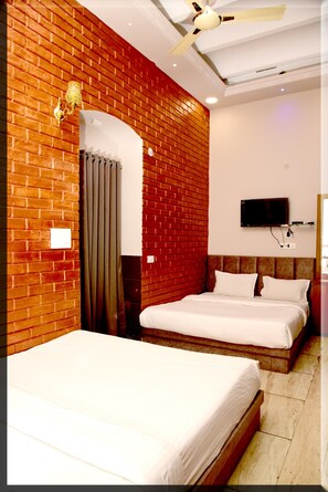 Deluxe Quadruple Room | Free WiFi
