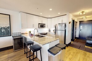 冰箱、微波炉、烤箱、炉灶