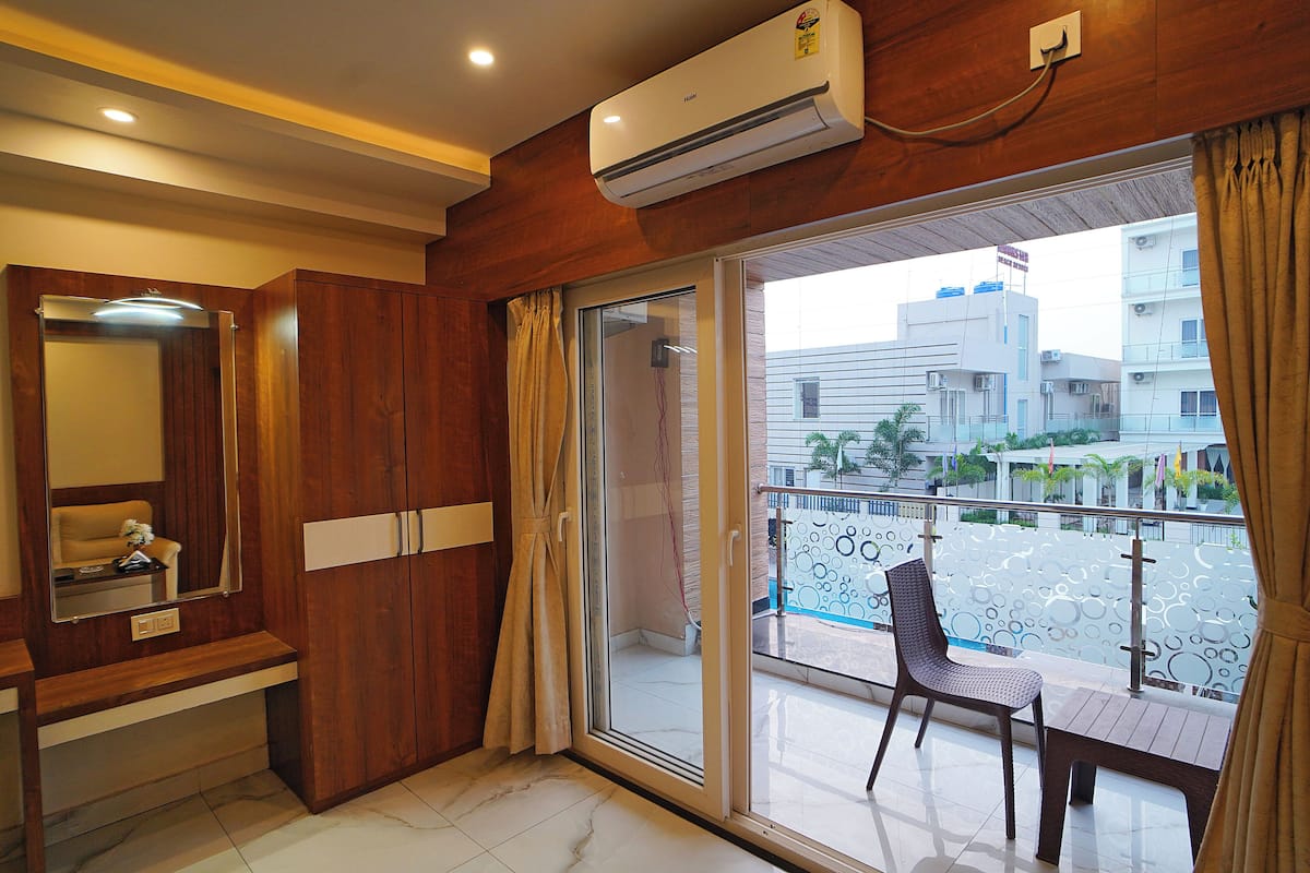 Classic Double Room, Balcony | Desk, laptop workspace, free WiFi