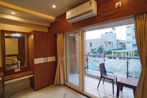 经典双人房, 阳台 | 办公桌、笔记本电脑工作区、免费 WiFi