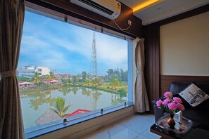 Desk, laptop workspace, free WiFi - Royal Palace Beach Resort (Kanthi)