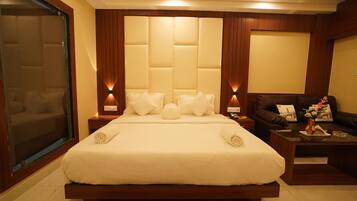 Deluxe Double Room, Balcony | Desk, laptop workspace, free WiFi