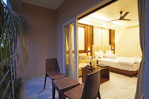 Desk, laptop workspace, free WiFi - Royal Palace Beach Resort (Kanthi)