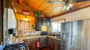 Fridge, microwave, oven, stovetop - Montana Vista Summary (Ruidoso)