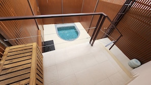 Hồ bơi ngoài trời