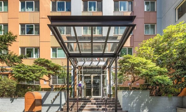 Exterior - Prime Seattle Condo - Walk to Everything! Capitol Hill, Pike Place, downtown… (Seattle)
