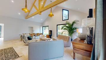 Télévision, cheminée