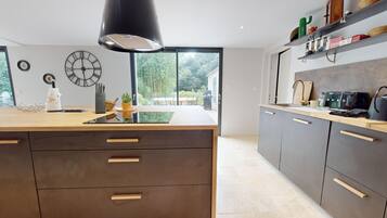 Réfrigérateur, micro-ondes, four, lave-vaisselle