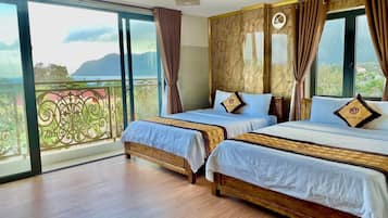 Habitación cuádruple básica, vistas a la ciudad | Sistema de insonorización y wifi gratis