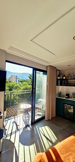 Chambre Familiale avec lits jumeaux, balcon, vue ville