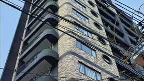 A multi-story building with a modern design, featuring balconies, large windows, and a prominent sign for a restaurant named "BRAN DON". - LINVING 35 8TH FLOOR VIP (Medellín)