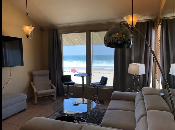 Smart TV - Ocean Front Above Beach!-3Br/2Ba/7Bed/Multilevel/AC (San Diego)