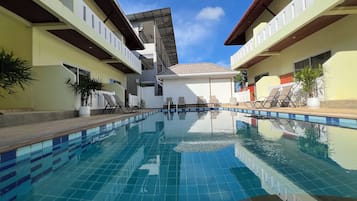 Studio, Balkon, Poolblick | Terrasse/Patio