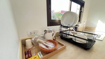 トリプルルーム バルコニー ヒルビュー | 専用キッチン | 小型冷蔵庫