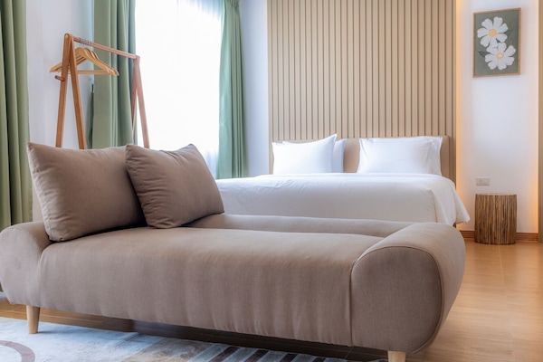 Deluxe Triple Room | In-room safe, desk, laptop workspace, blackout drapes