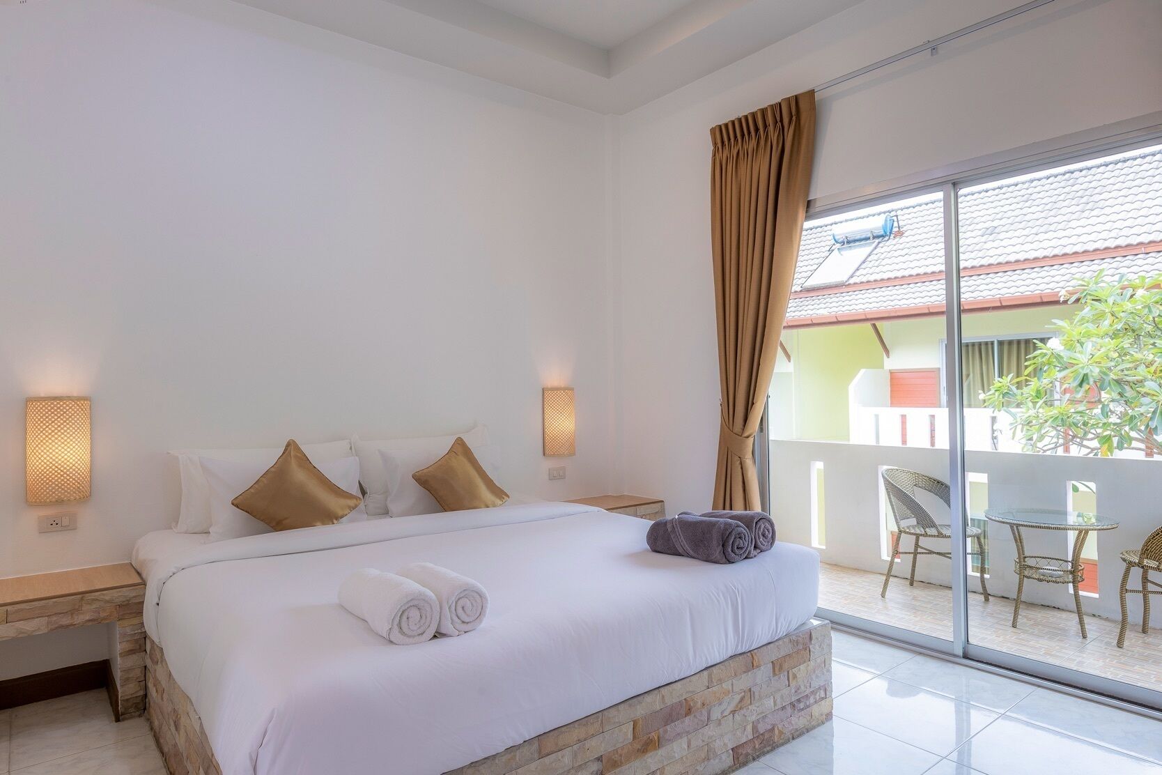 Comfort Studio | In-room safe, desk, laptop workspace, blackout drapes